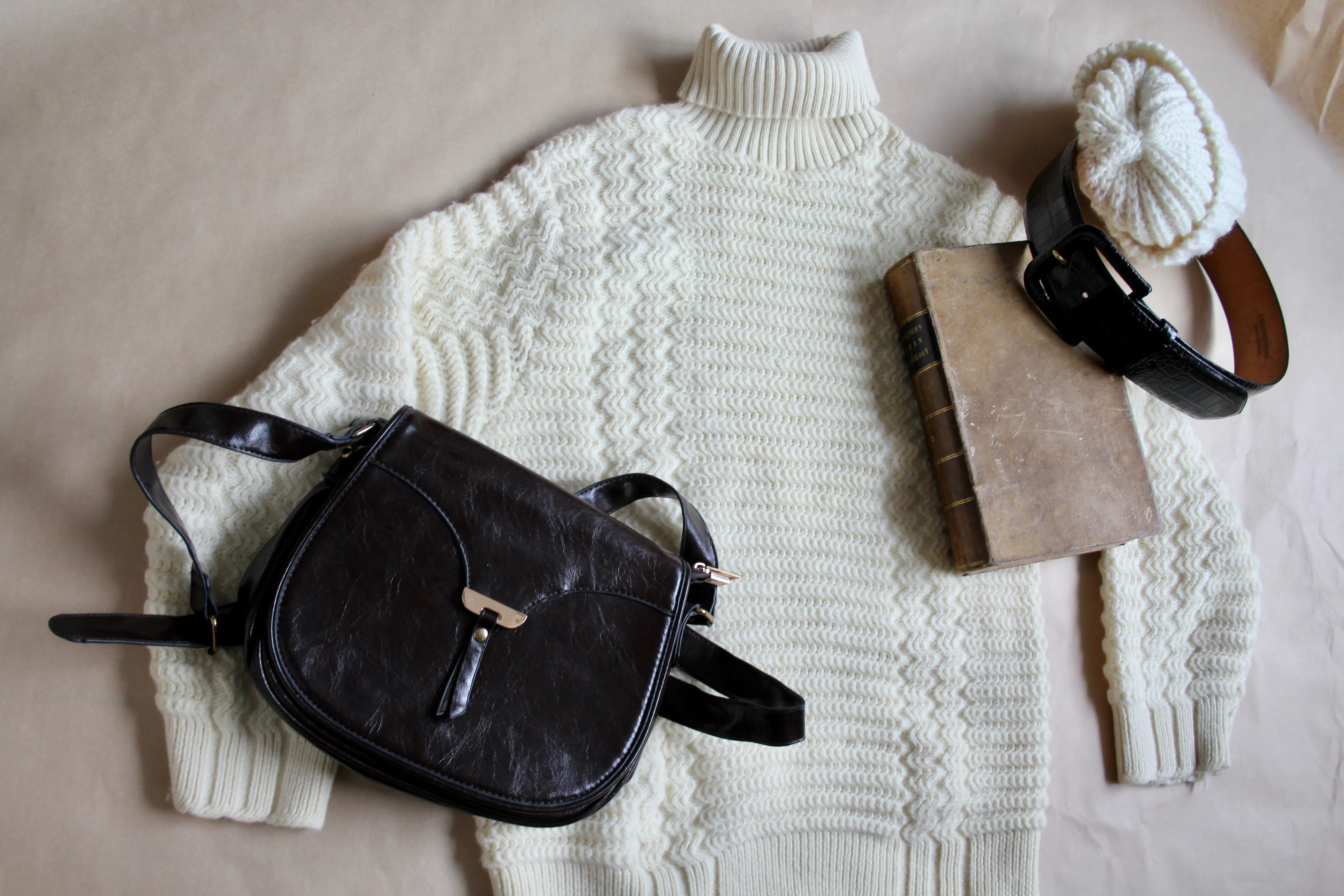 70s Hand Knit Cream Turtleneck - S