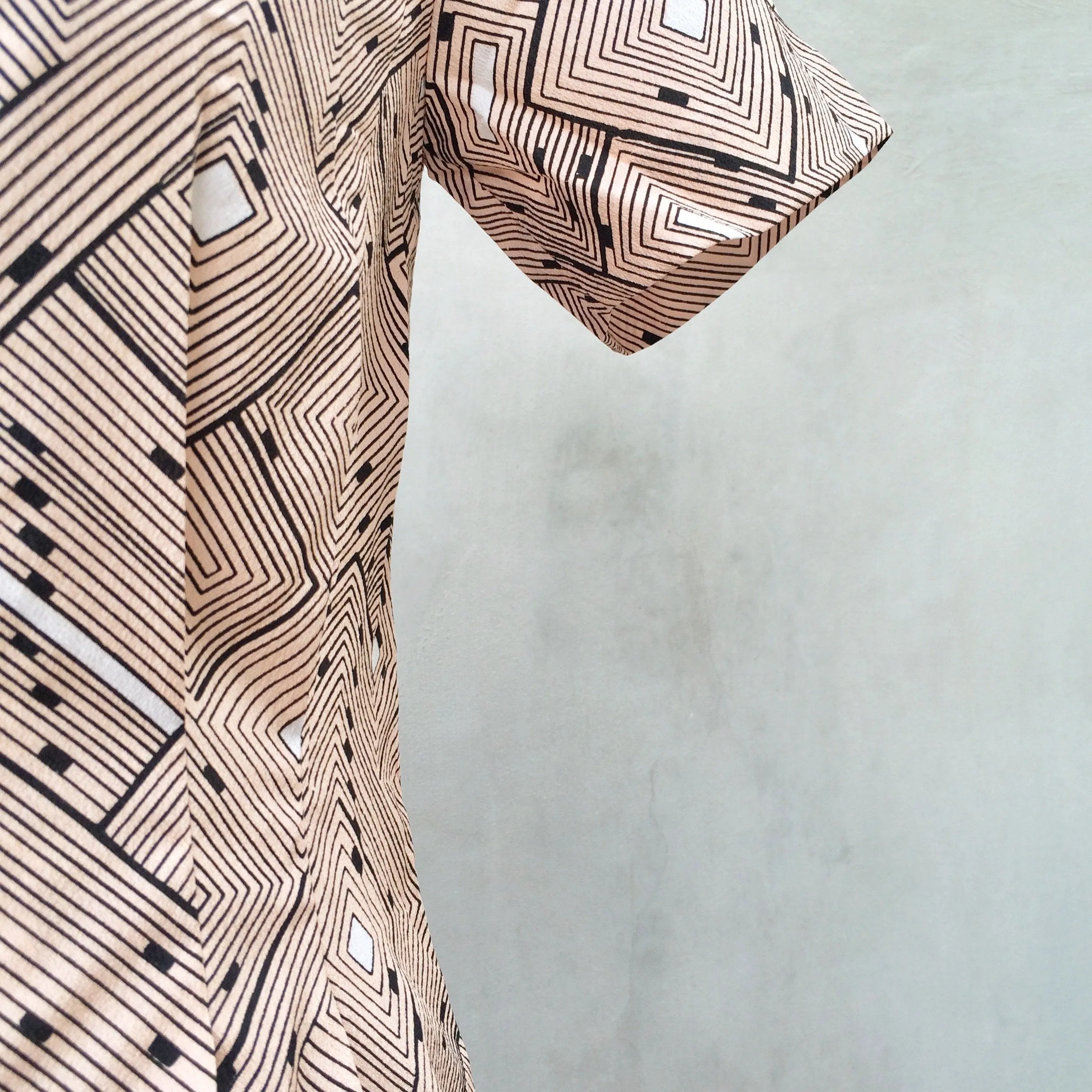 A Mazing Race | Vintage 1960s Geometric Op-art print Shift dress | Cute neckline