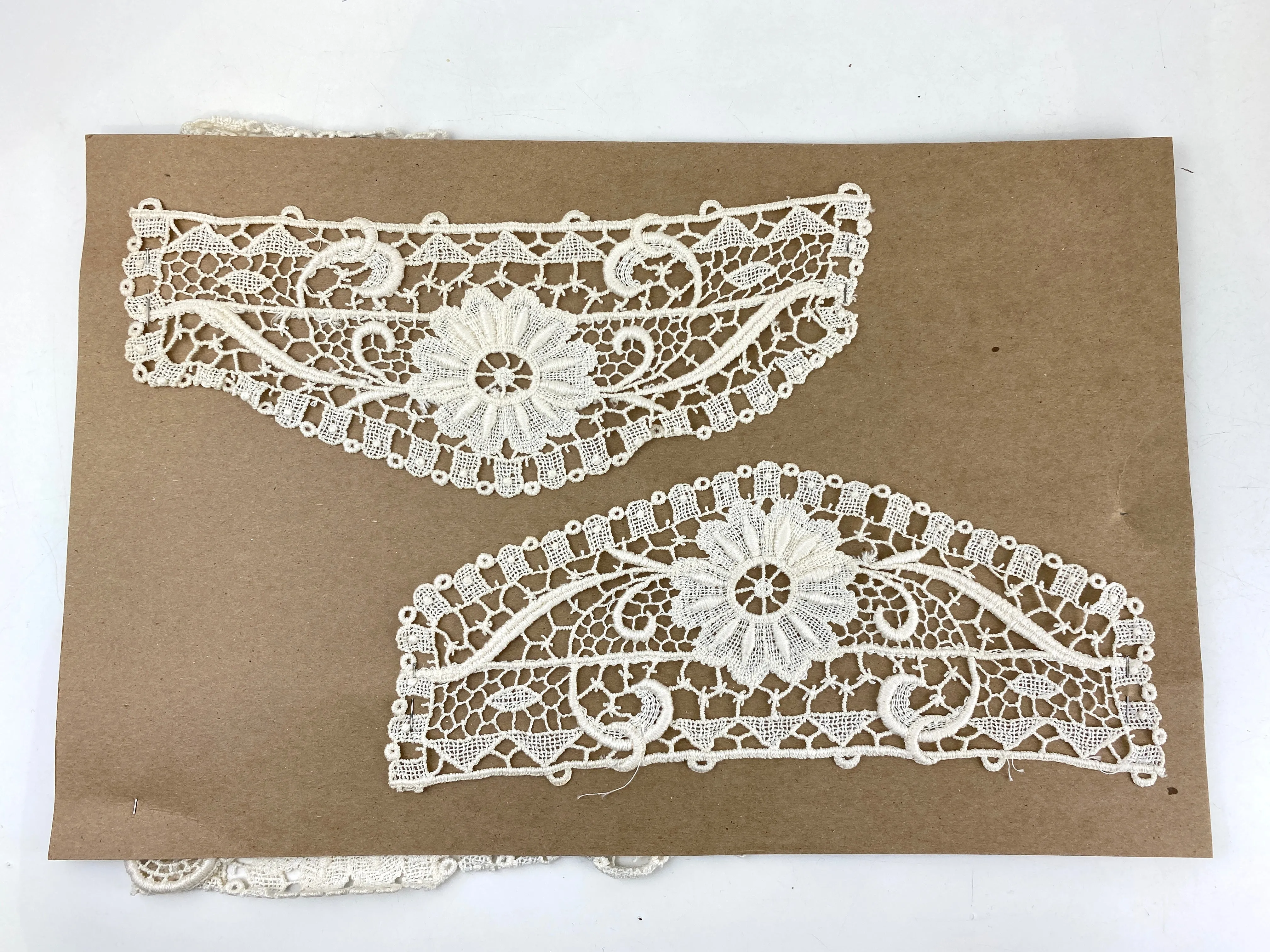 Antique Edwardian White Crochet Lace Collar & Matching Cuffs Set