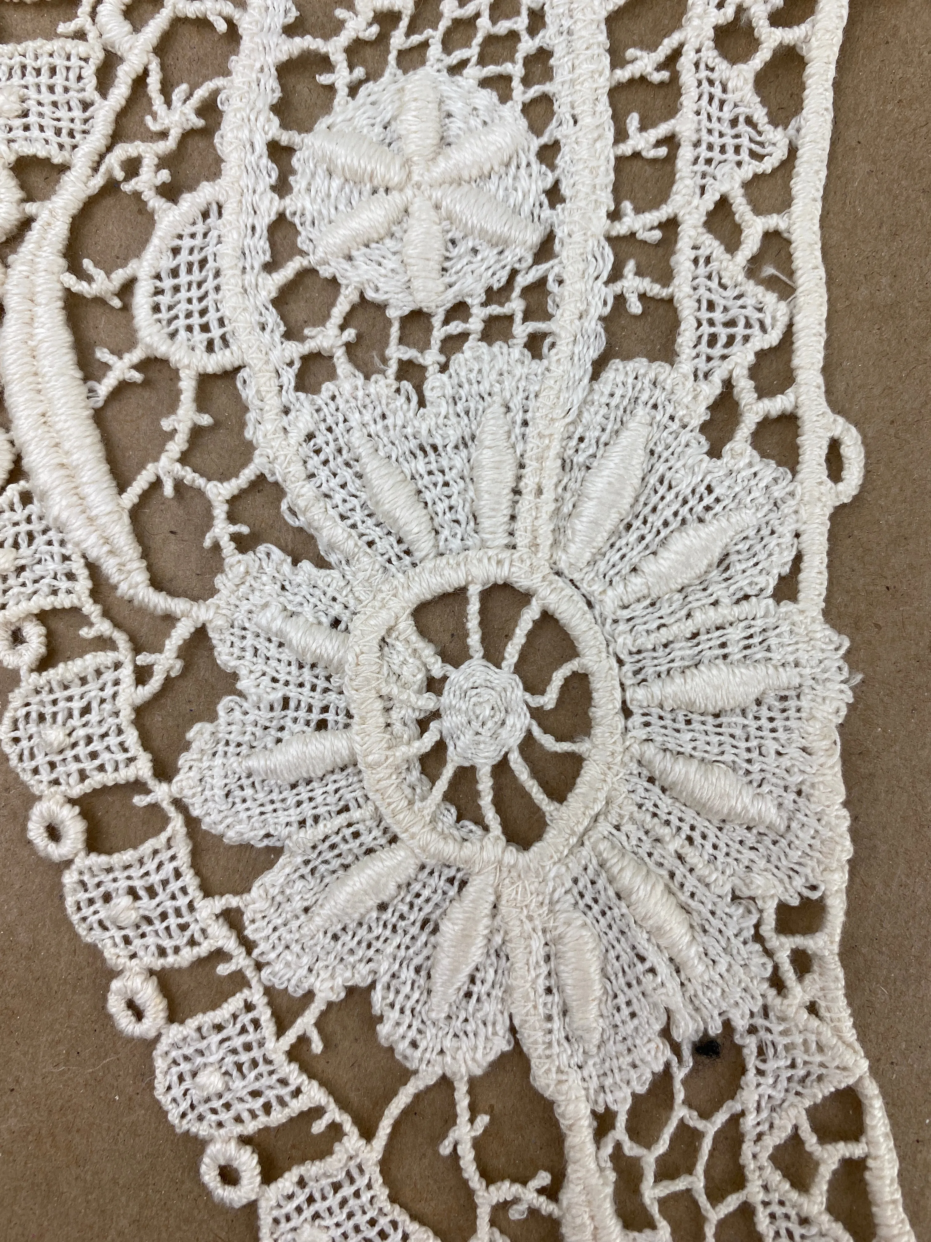 Antique Edwardian White Crochet Lace Collar & Matching Cuffs Set