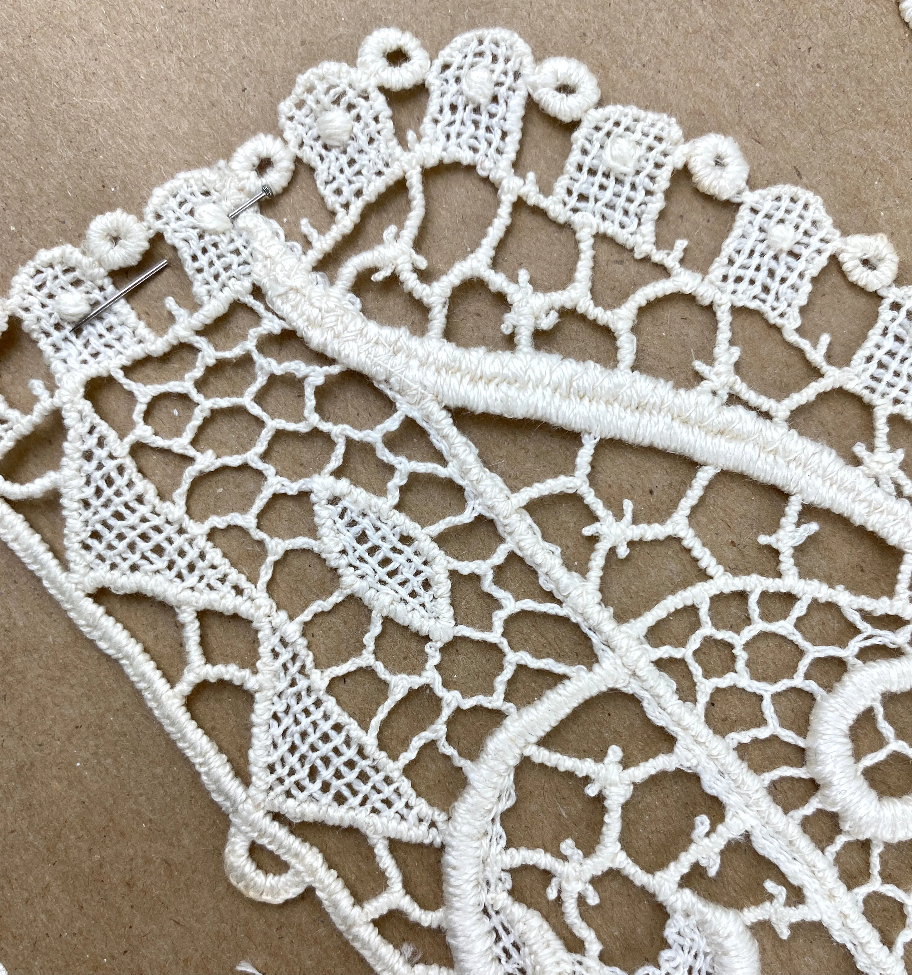 Antique Edwardian White Crochet Lace Collar & Matching Cuffs Set