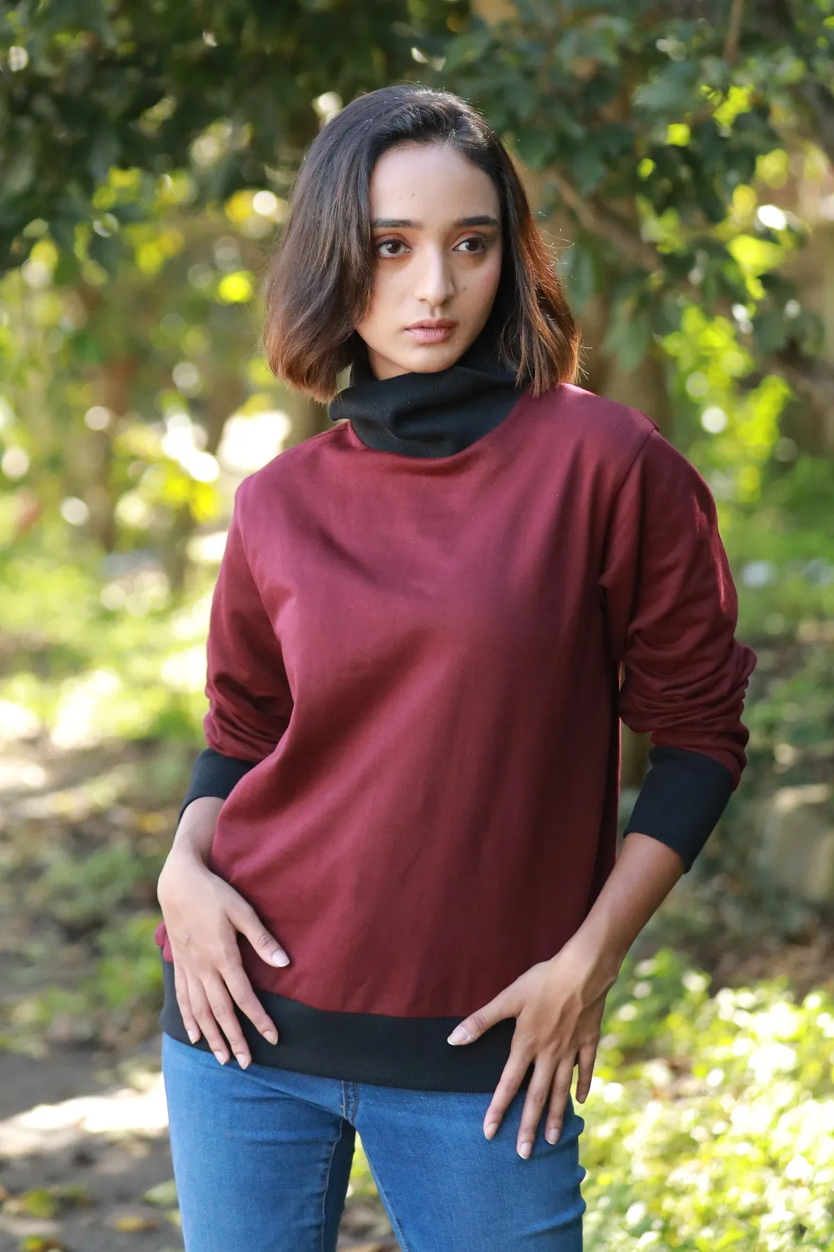 Bea Turtle Neck Pullover - Maroon