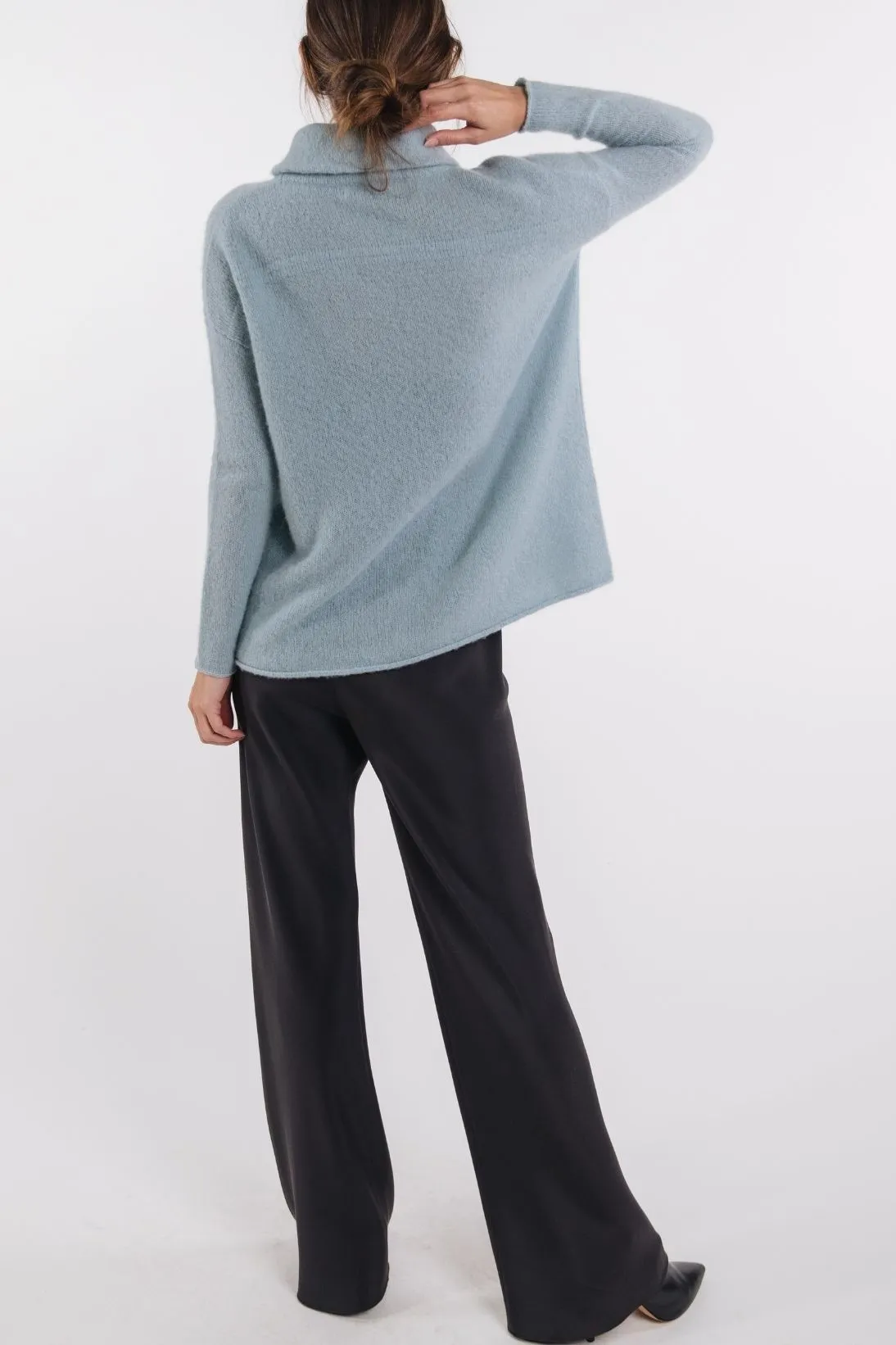 CASHMERE BOUCLE TURTLENECK