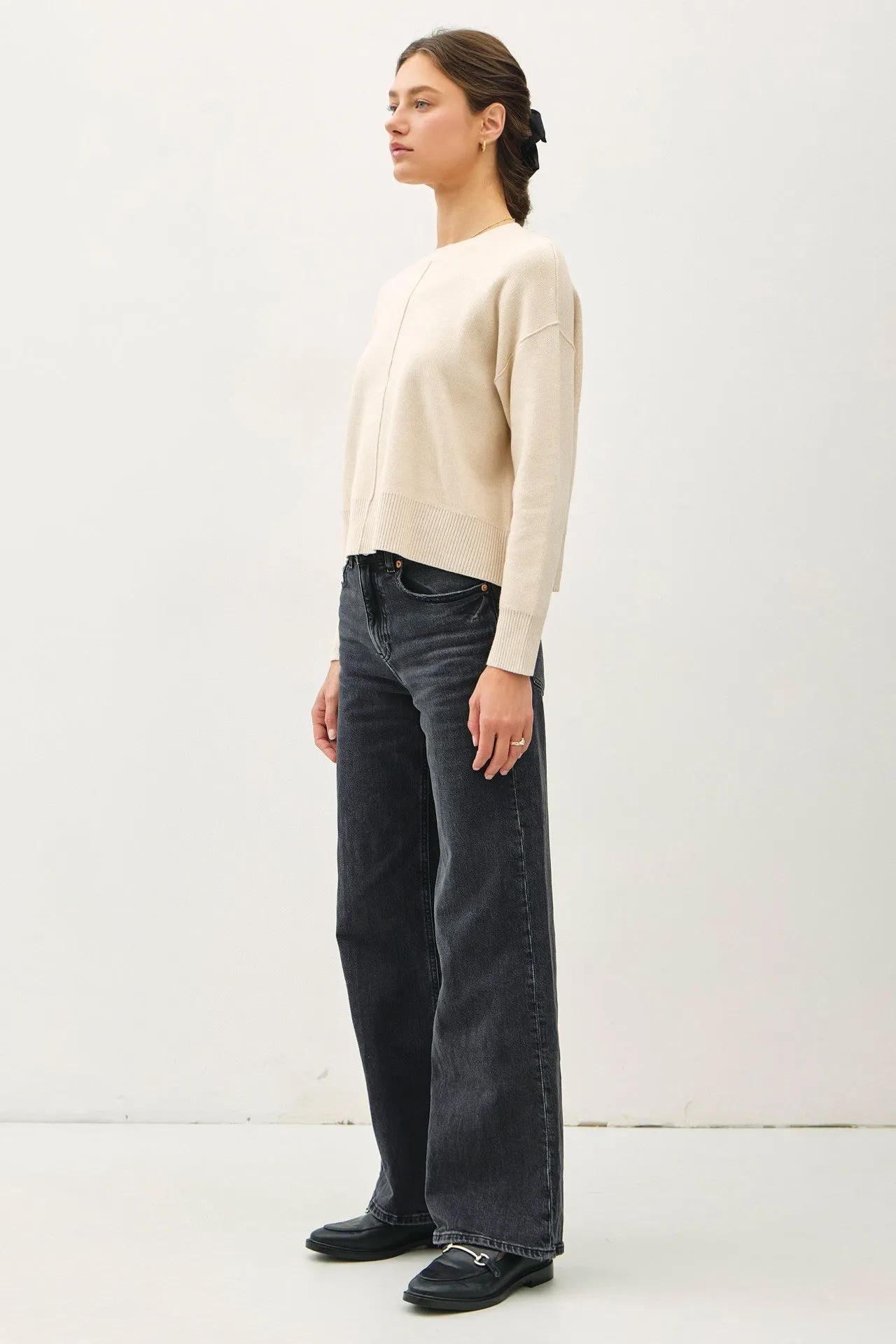 Cropped Solid Crew Neck Sweater with Raised Seam