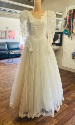 RENT Vintage Wedding Dress