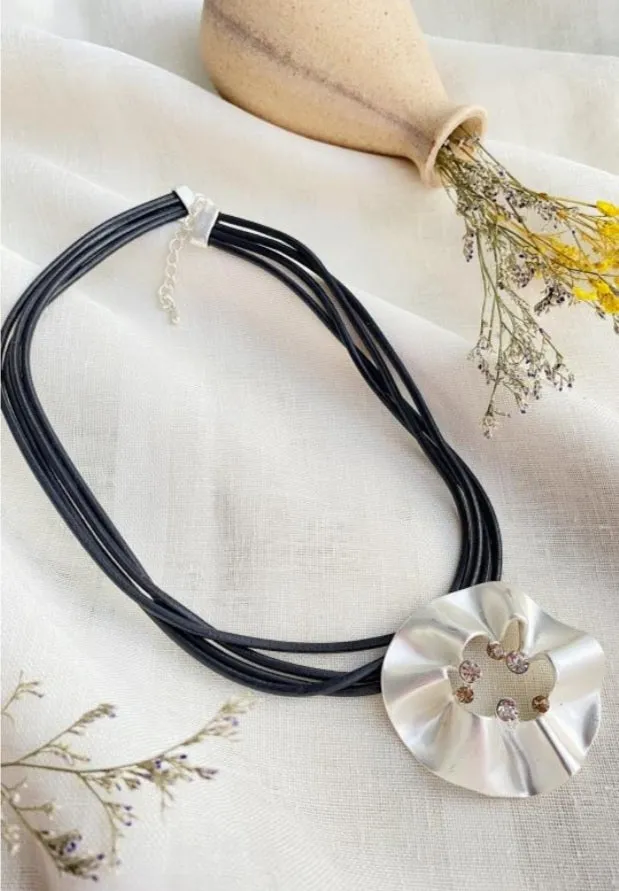 Short leather and metal abstract Necklace