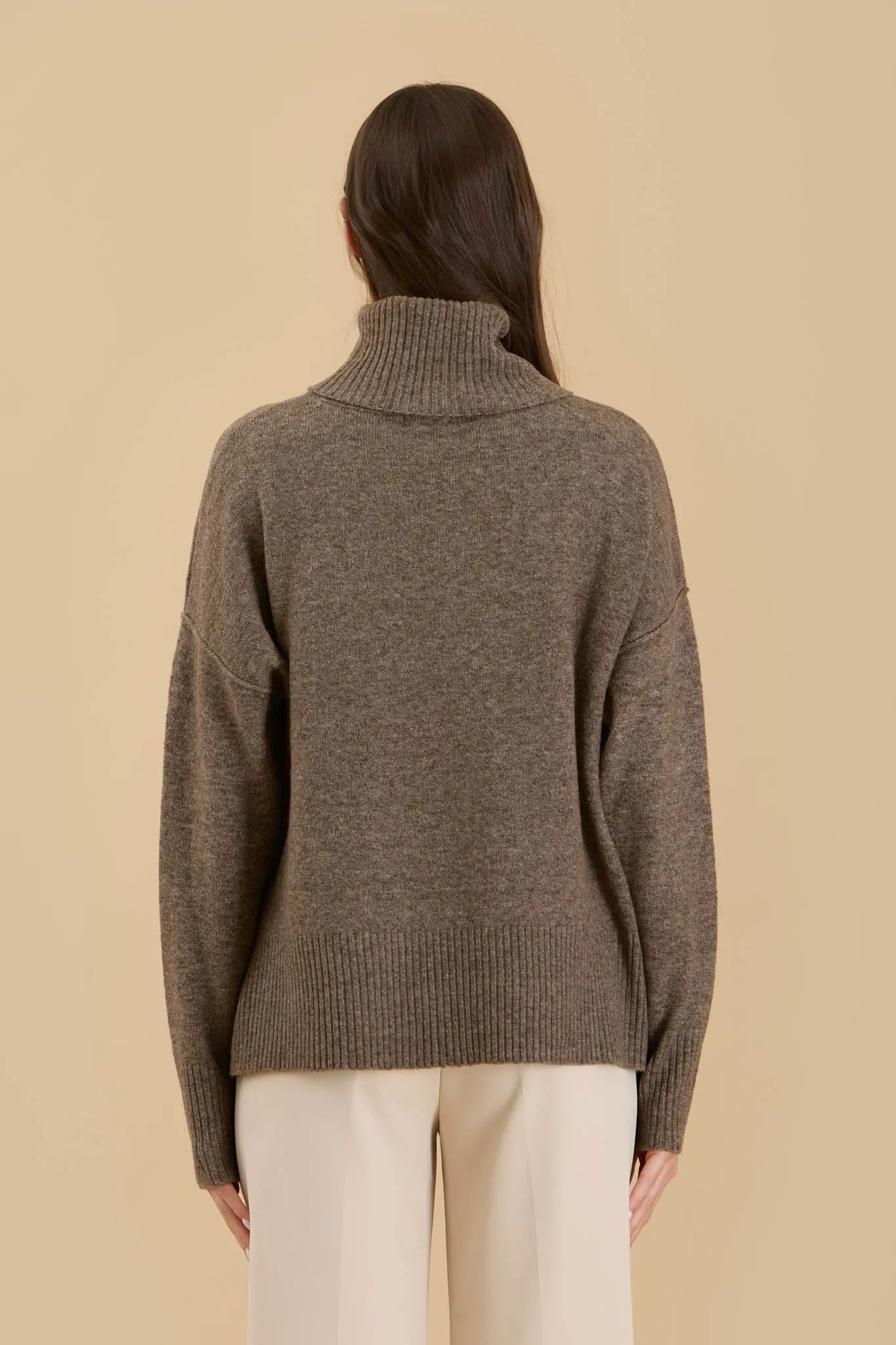 TURTLENECK FRONT SEAM KNIT PULLOVER SWEATER