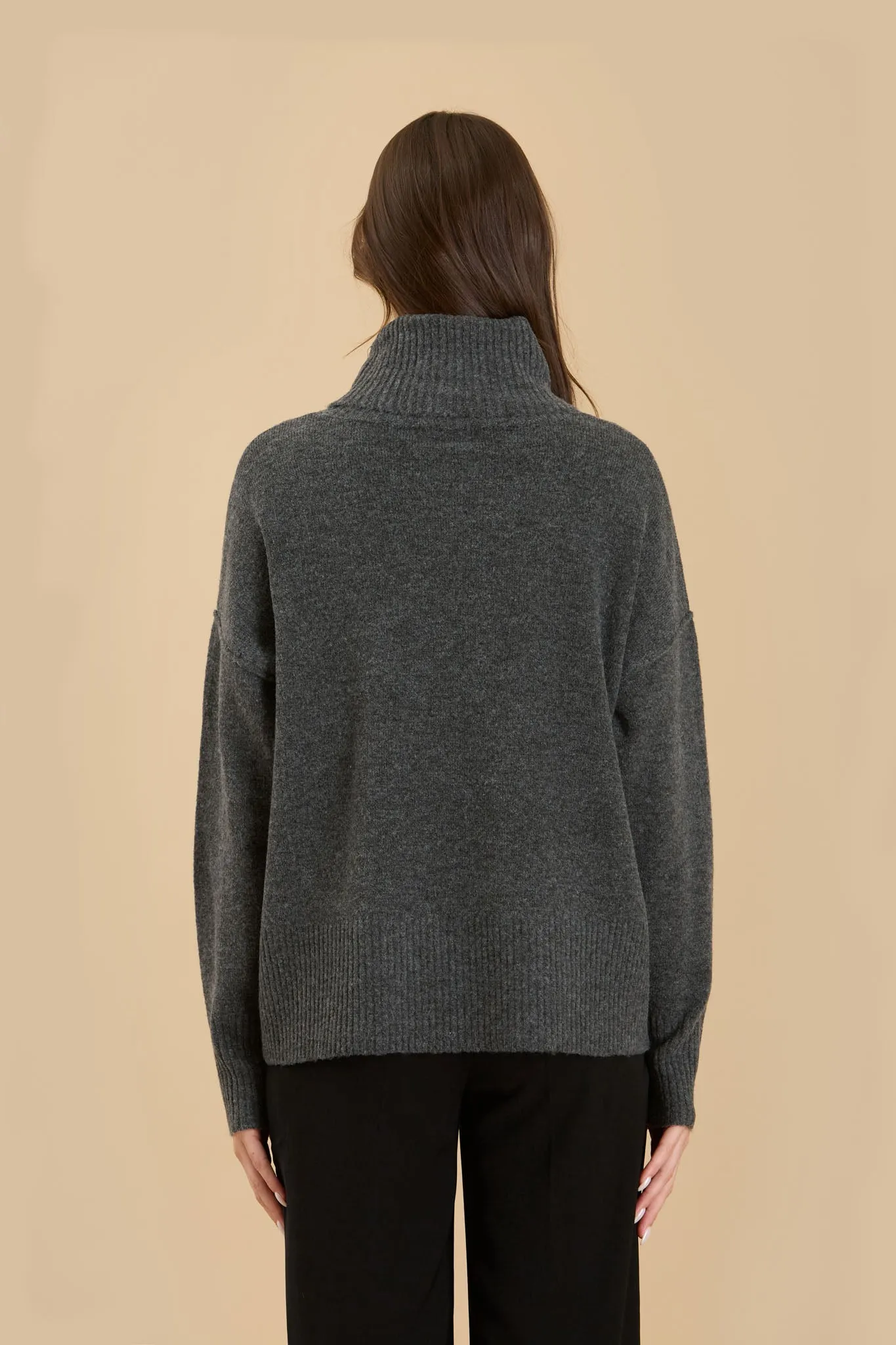 TURTLENECK FRONT SEAM KNIT PULLOVER SWEATER