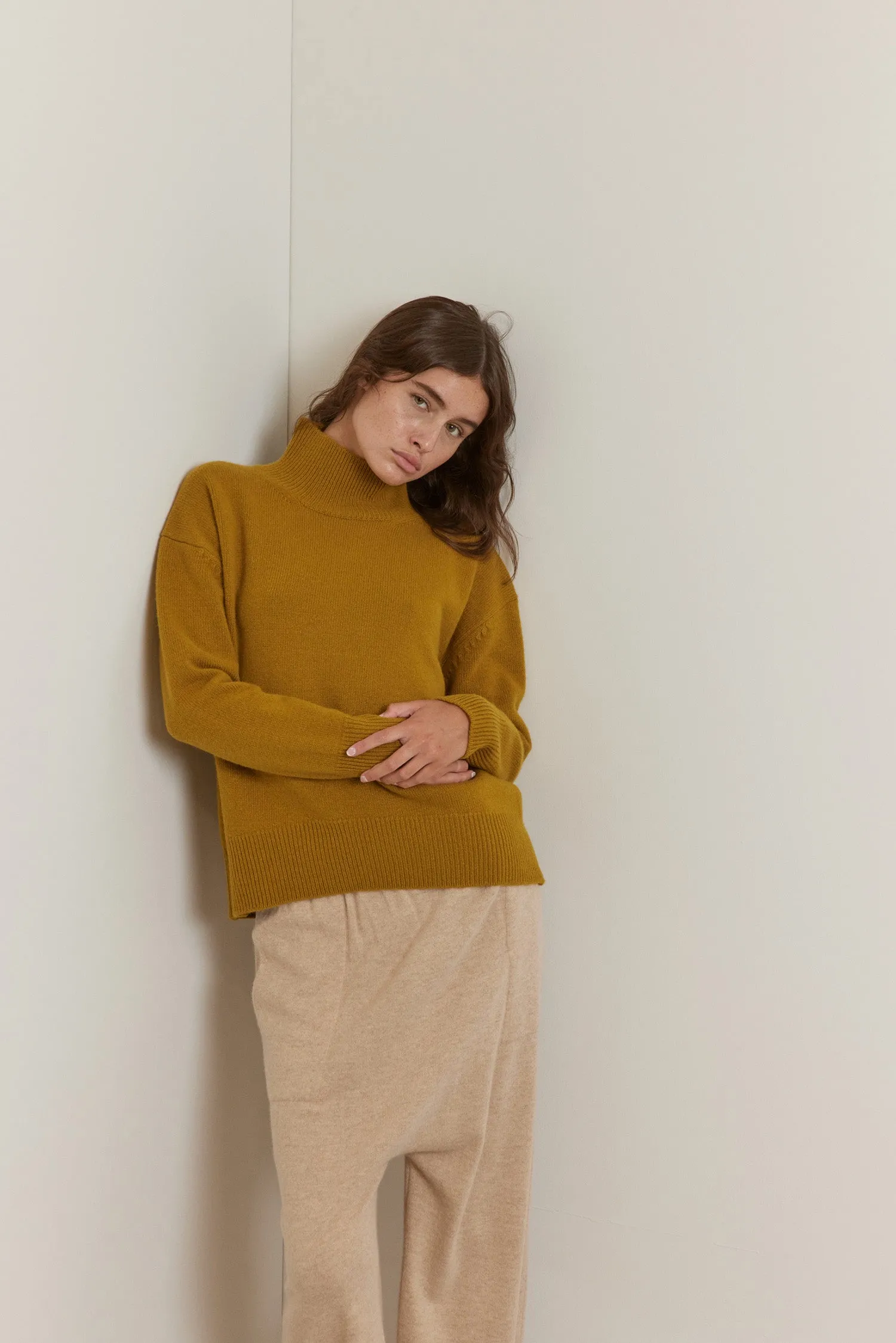 Wool turtleneck long sleeve sweater