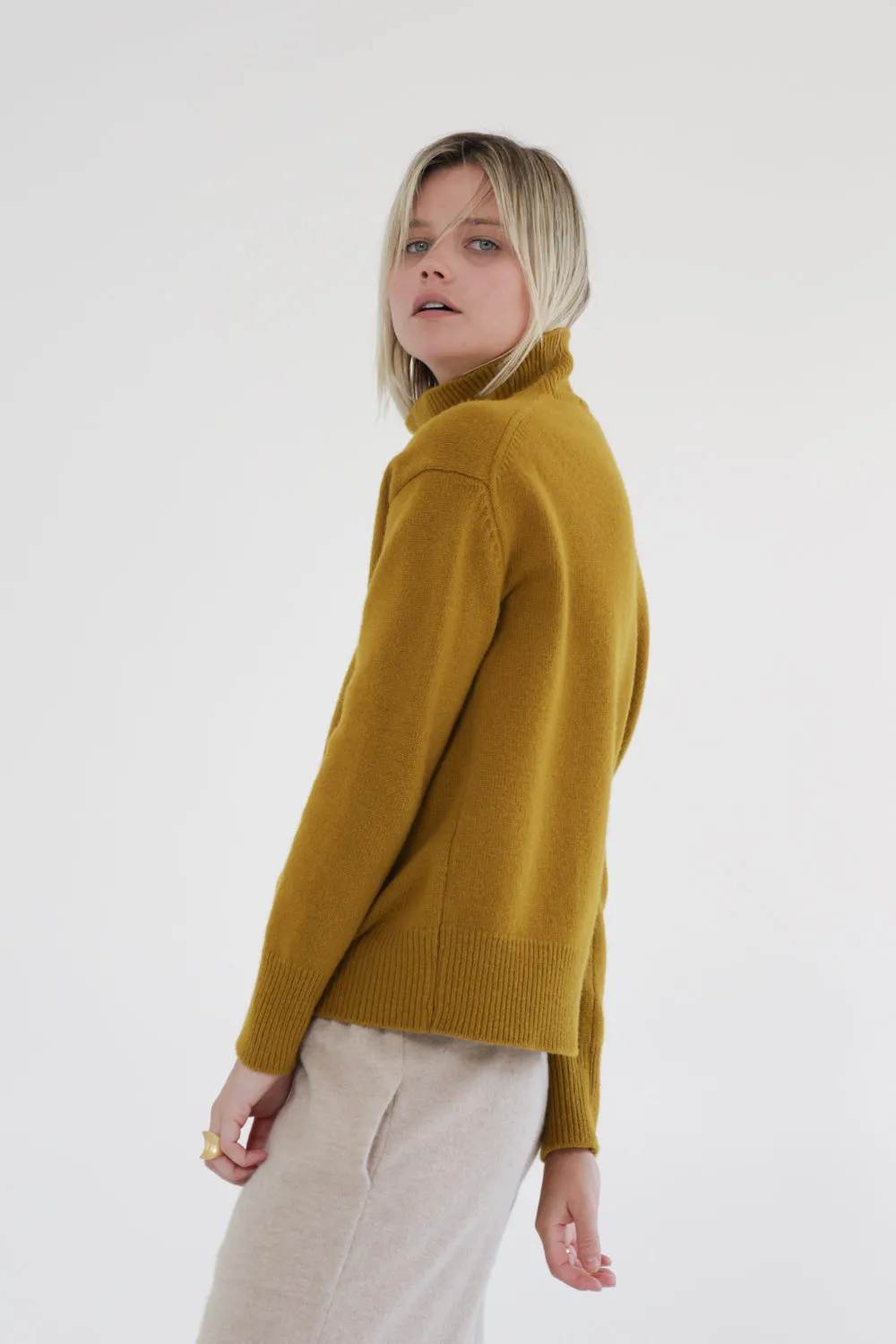 Wool turtleneck long sleeve sweater