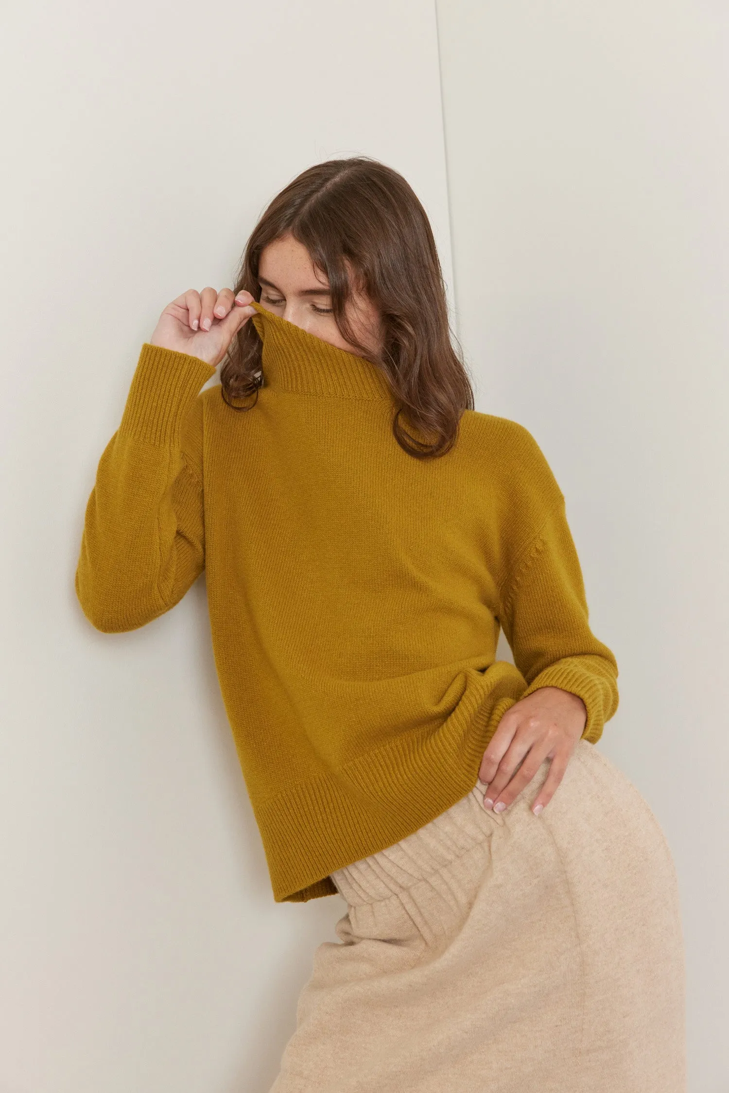 Wool turtleneck long sleeve sweater